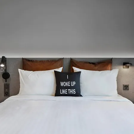 Moxy Expo Hotel