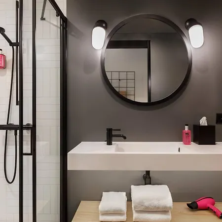 Hotel Moxy Expo 3*