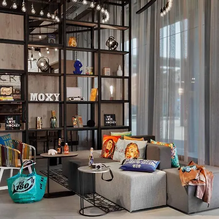 Hotel Moxy Expo 3*
