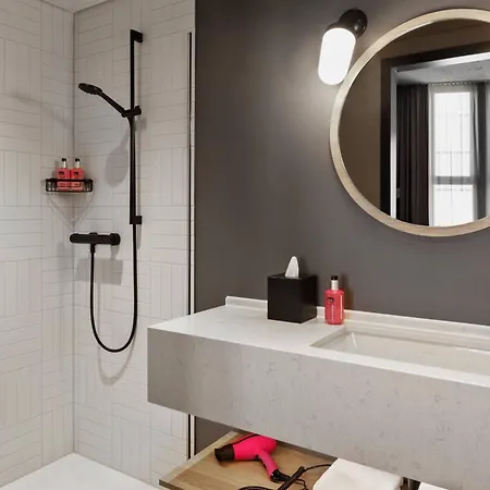 Moxy Expo Hotel 3*