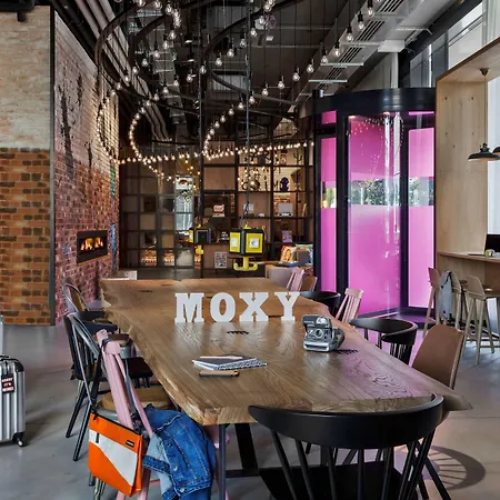 Moxy Expo Hotel