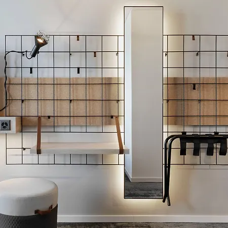 Moxy Expo Hotel