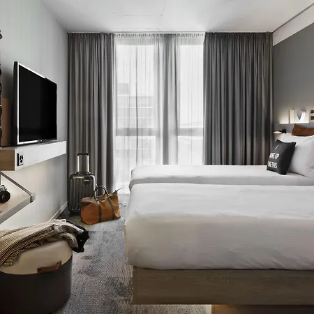 Hotel Moxy Expo 3*