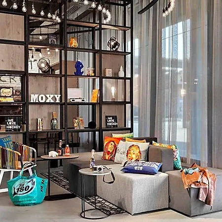 Hotel Moxy Expo