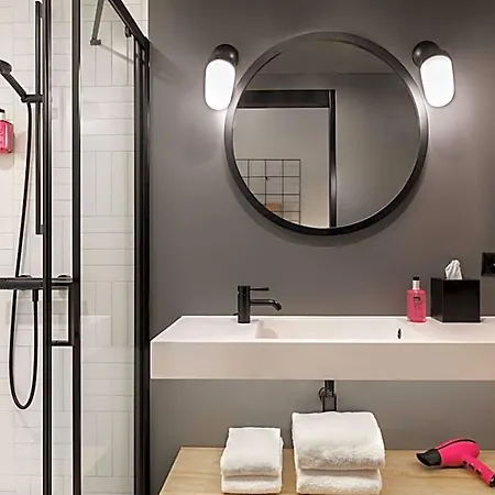 Hotel Moxy Expo 3*