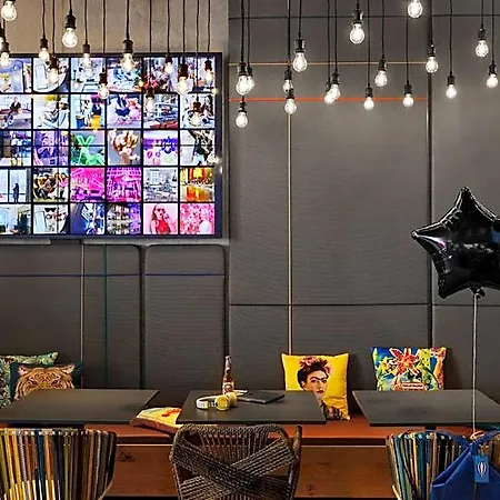 Moxy Expo Hotel
