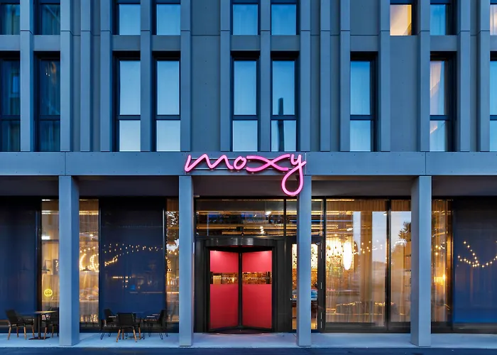 Moxy Expo Otel