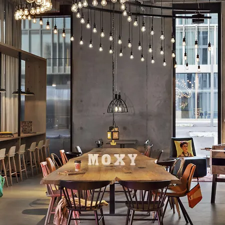 Hotel Moxy Expo 3*